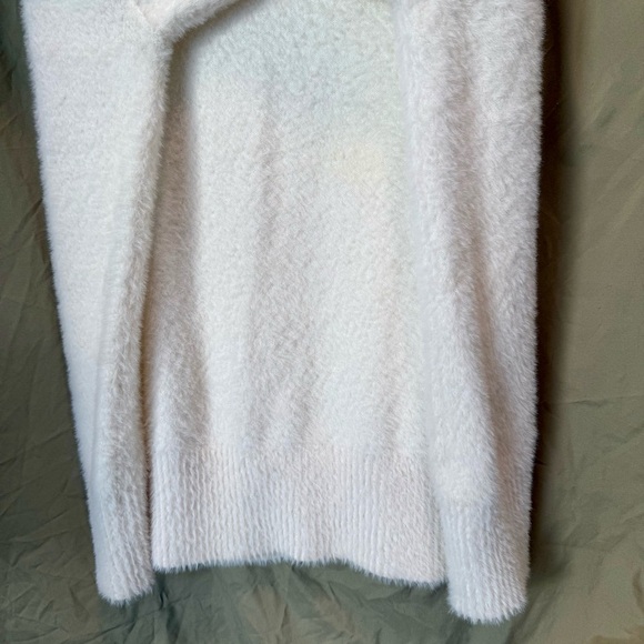 By Anthropologie Oversized Deep V-Neck Eyelash Tunic Ivory Sweater - Picture 10 of 12